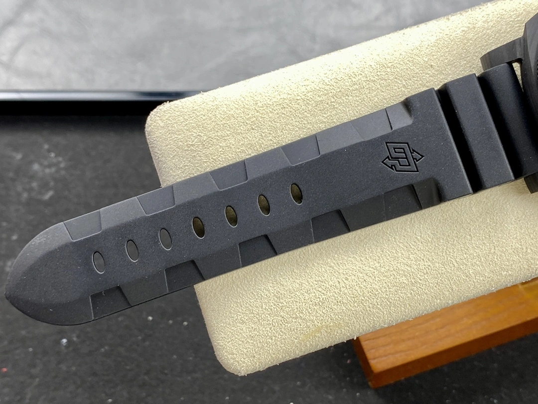 UrbanChic CBD Factory Panerai Submersible “Navy SEALs” Carbotech 44mm PAM01324 1:1 Super Clone – DDP.900 Movement 397